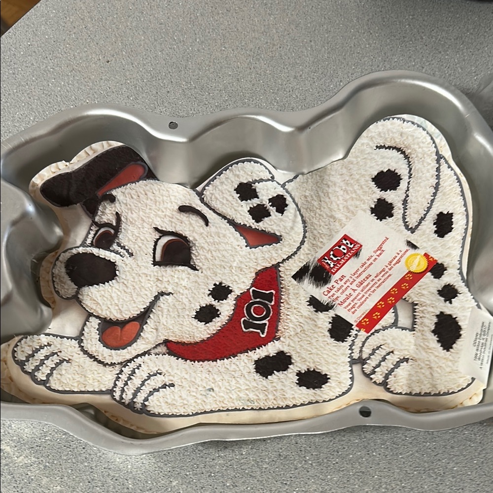 Wilton 1996 101 Dalmatians Birthday Cake Pan Mold - #2105-3250 w/ Instructions
